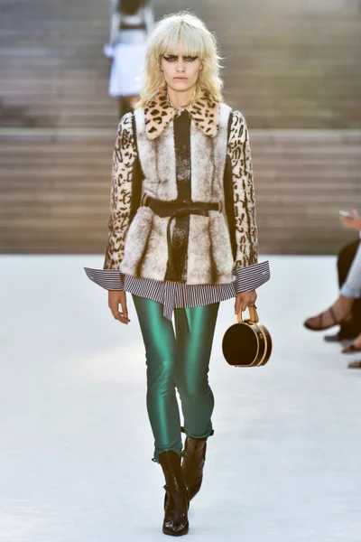 Look 17